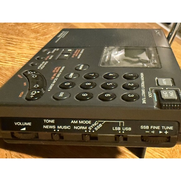 Sony ICF-SW7600G FM STEREO/SW/ MW/LW PLL SYNTHESIZED WORLD BAND RECEIVER JAPAN - Picture 6 of 14